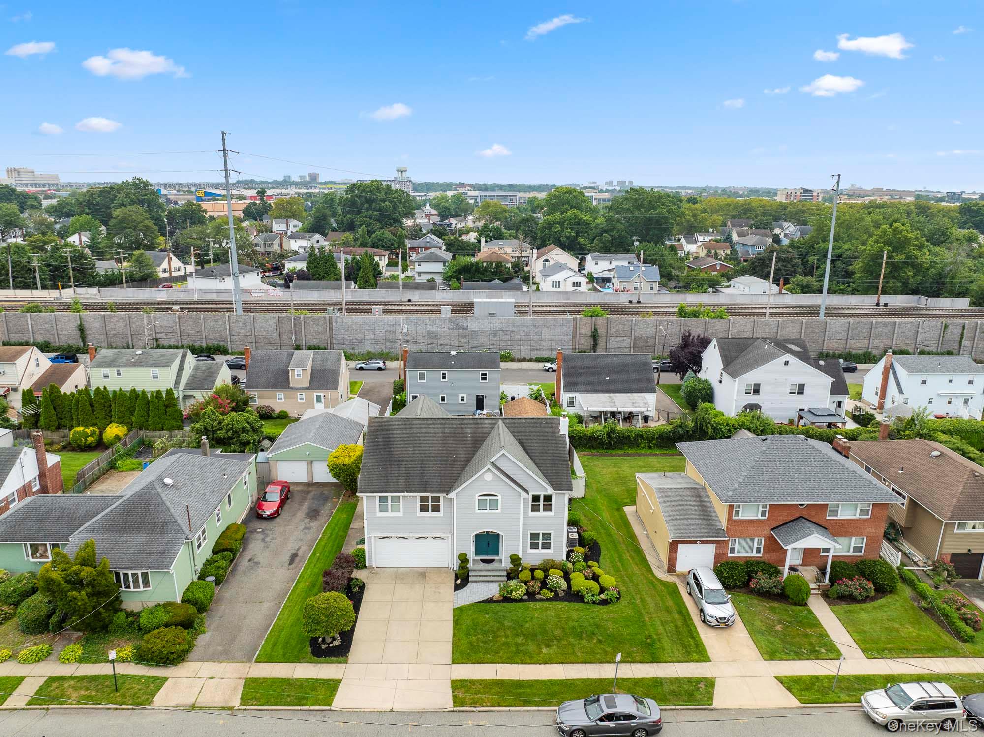 458 Mineola Avenue, Carle Place, NY 11514