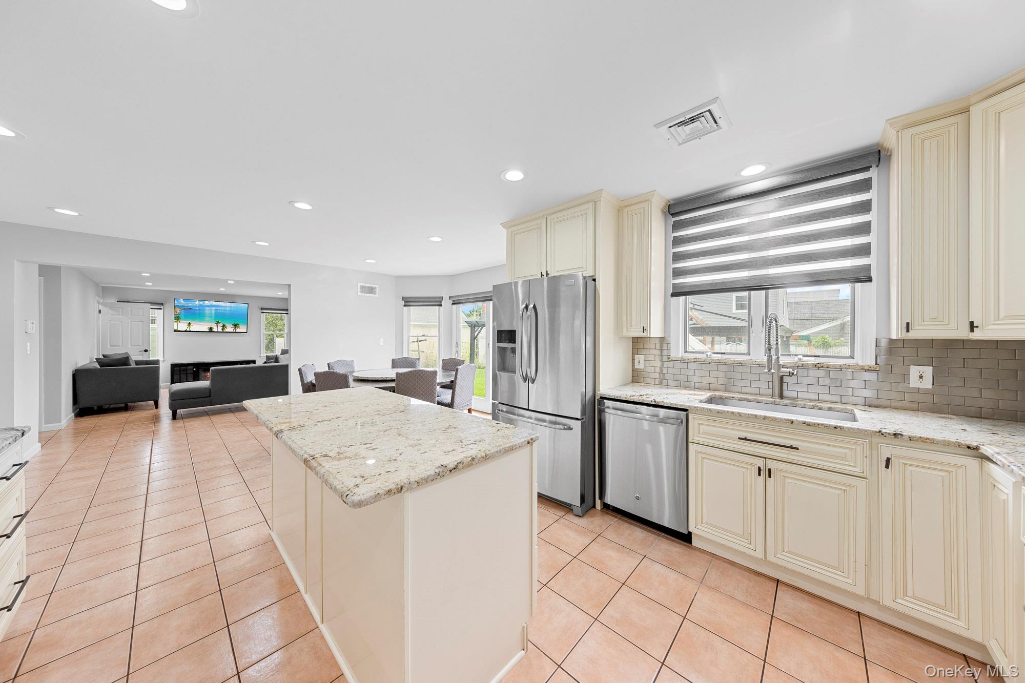 458 Mineola Avenue, Carle Place, NY 11514