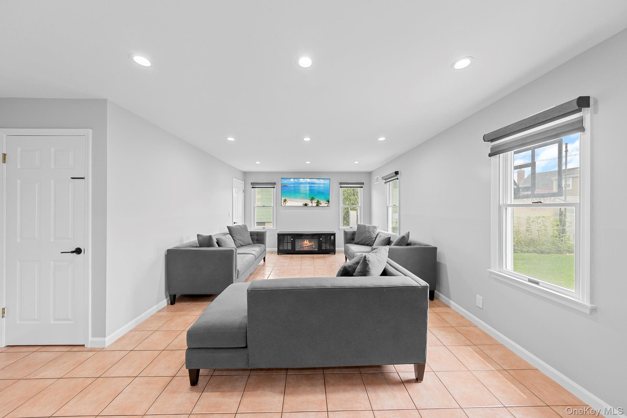 458 Mineola Avenue, Carle Place, NY 11514