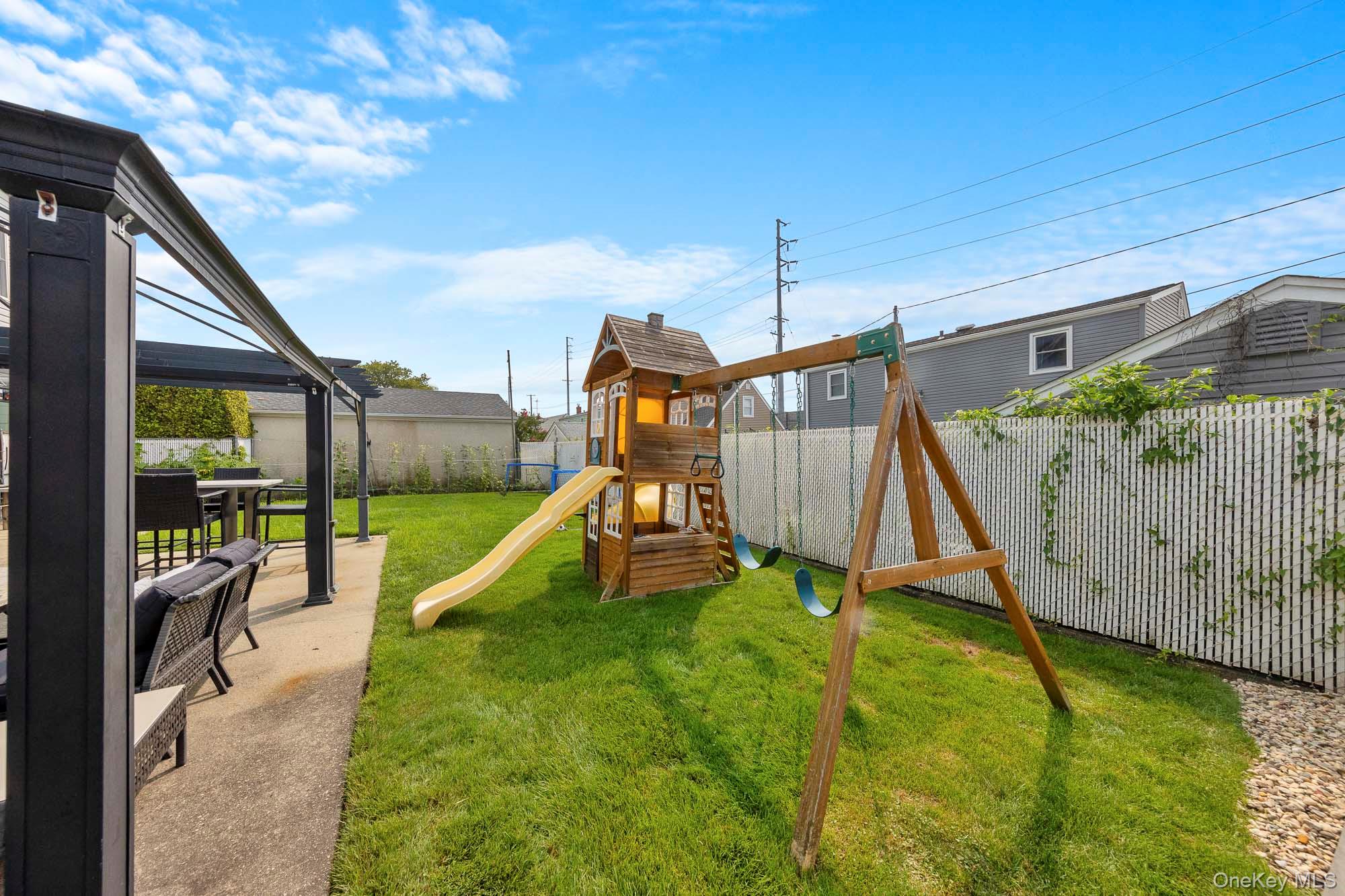 458 Mineola Avenue, Carle Place, NY 11514