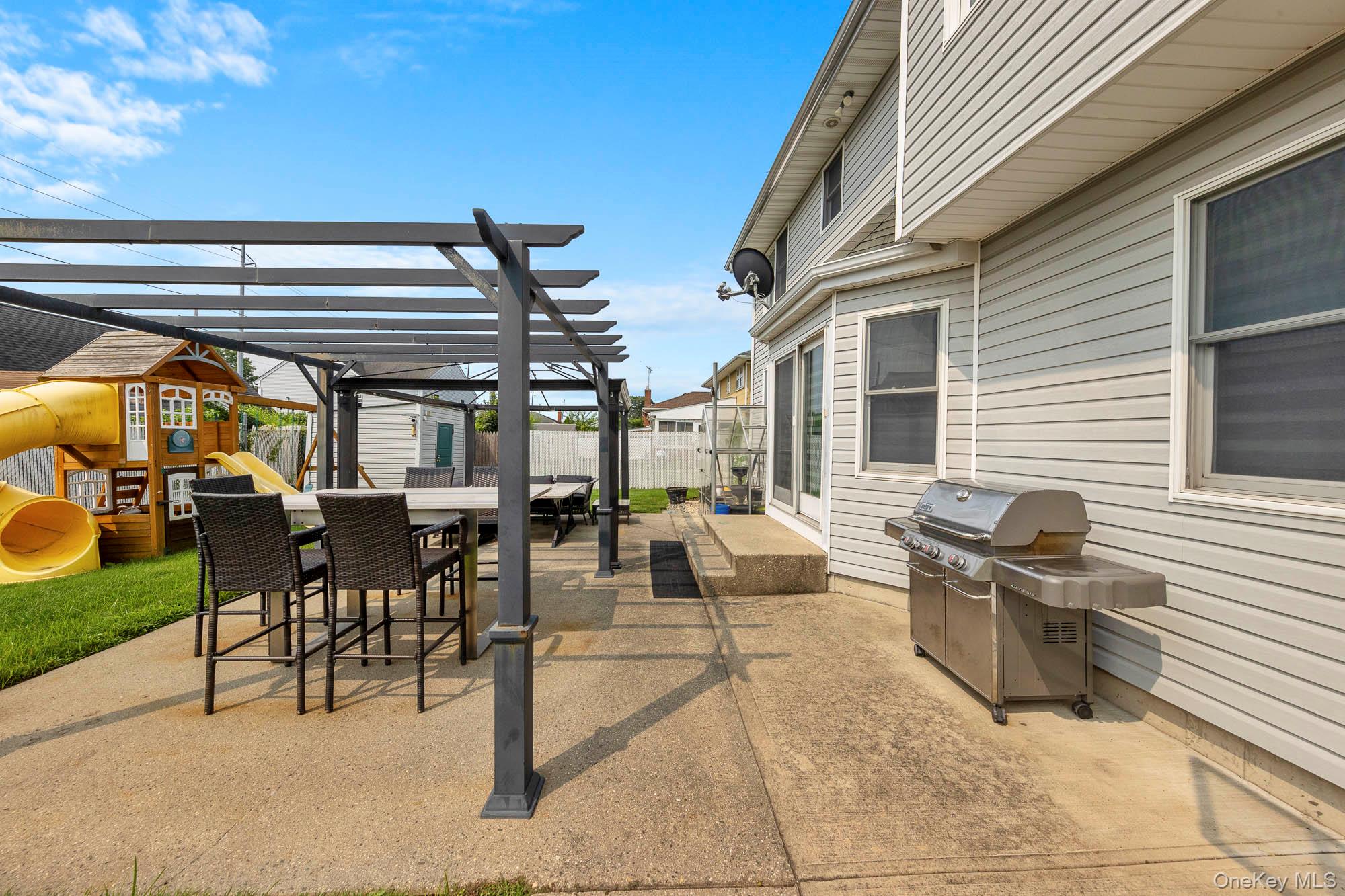 458 Mineola Avenue, Carle Place, NY 11514