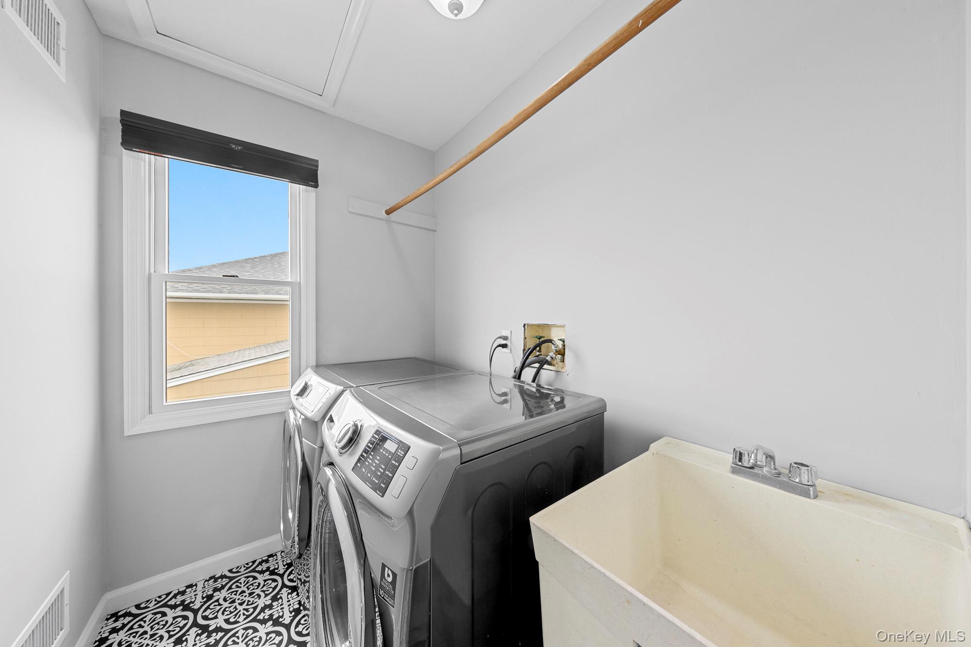 458 Mineola Avenue, Carle Place, NY 11514