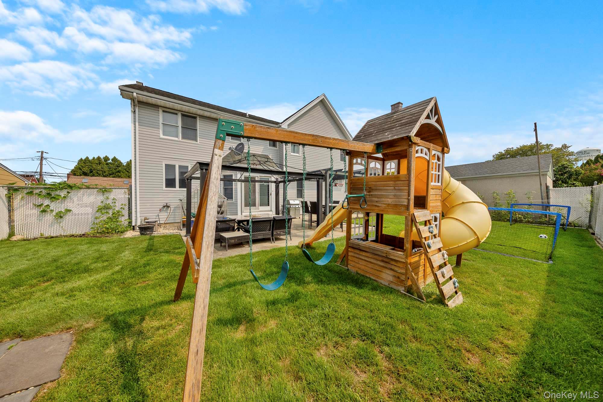 458 Mineola Avenue, Carle Place, NY 11514