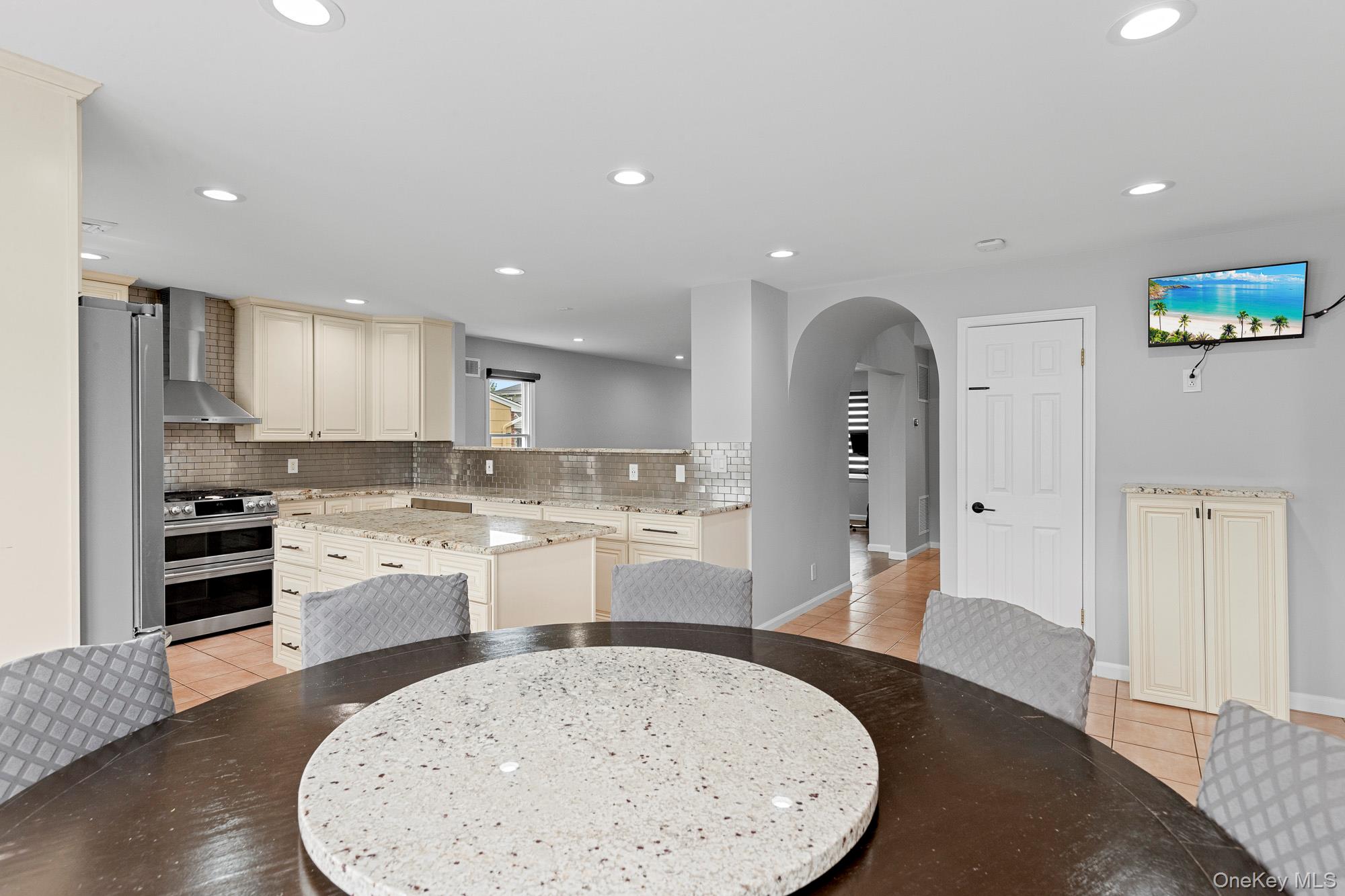 458 Mineola Avenue, Carle Place, NY 11514