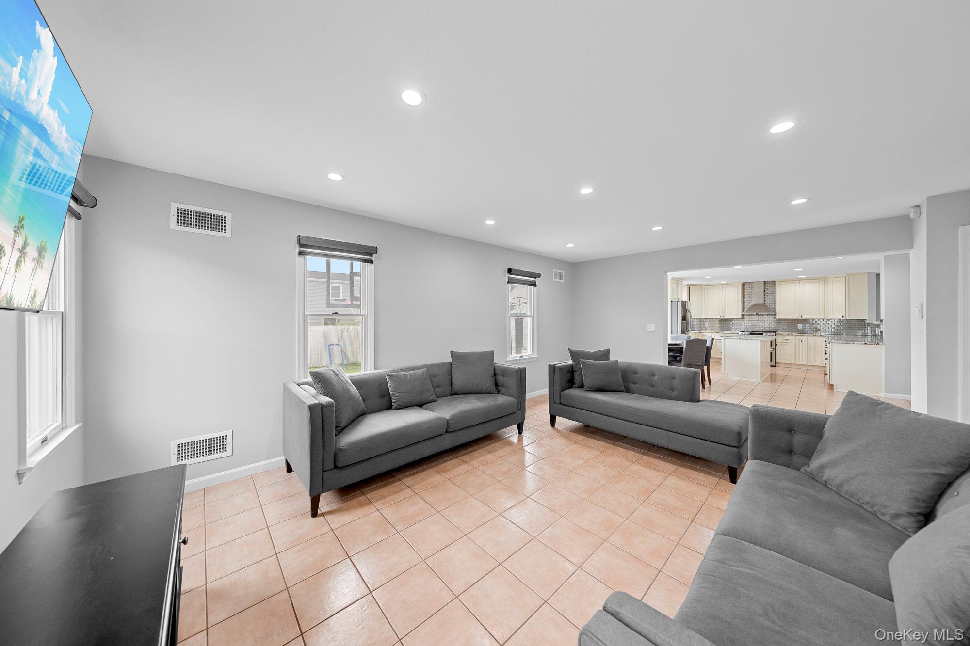 458 Mineola Avenue, Carle Place, NY 11514