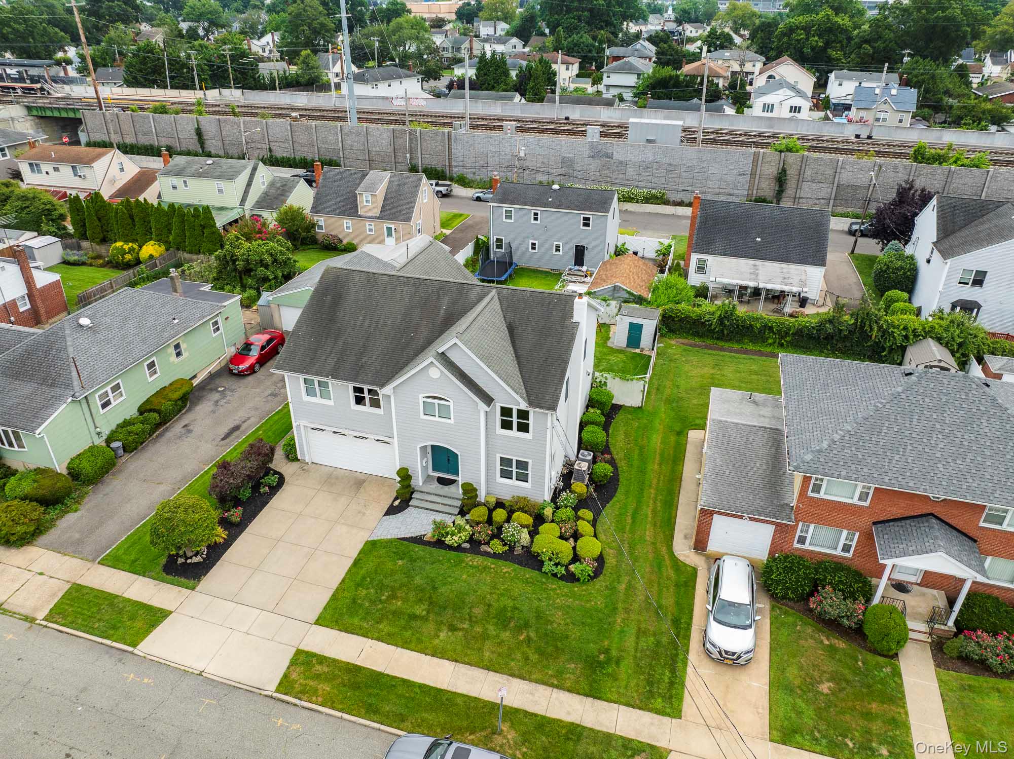 458 Mineola Avenue, Carle Place, NY 11514