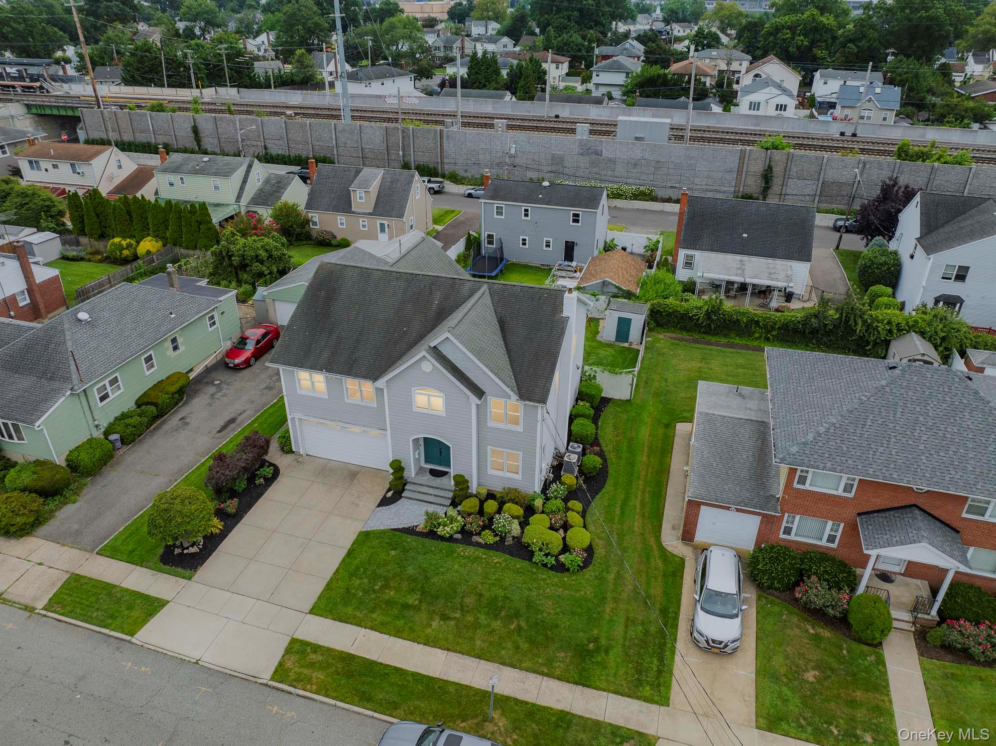 458 Mineola Avenue, Carle Place, NY 11514