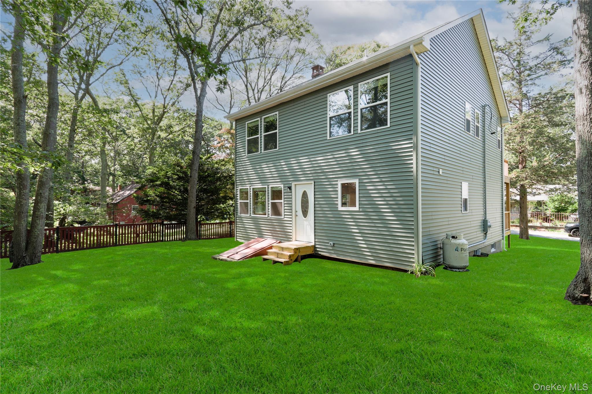 12 14th Street, Wading River, NY 11792