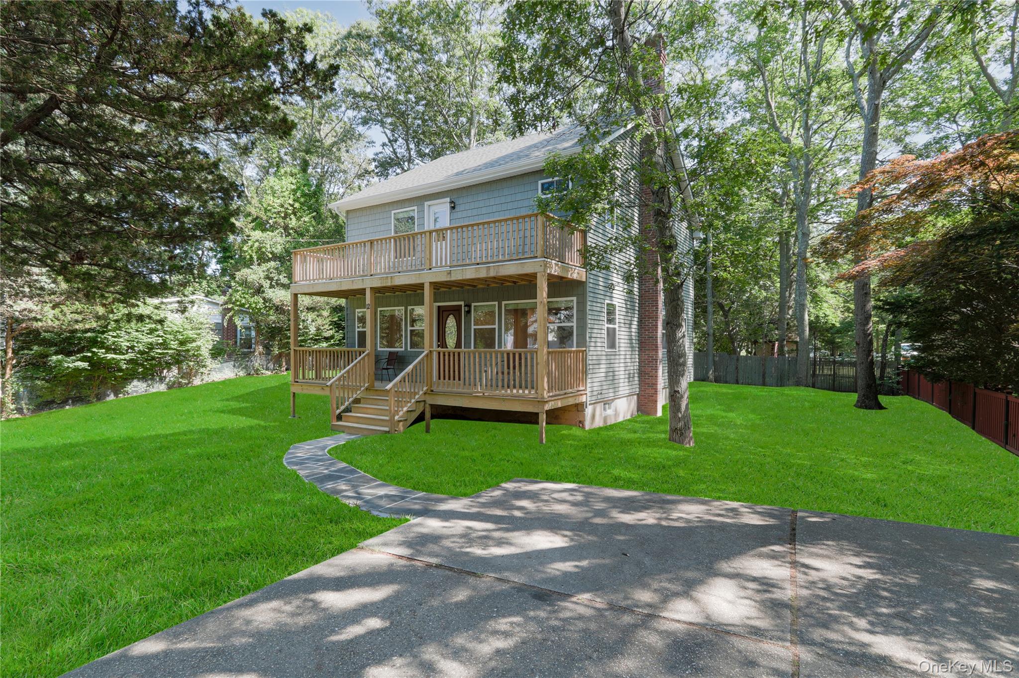 12 14th Street, Wading River, NY 11792