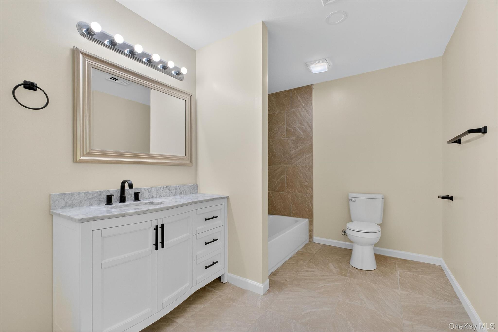 7 Penny Lane, Marlboro, NY 12542