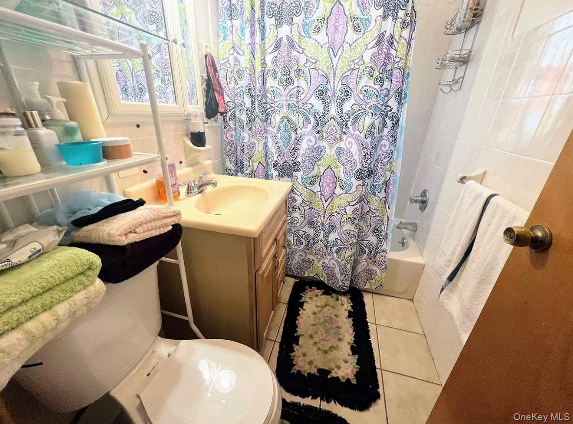 19027 109th Road, Saint Albans, NY 11412