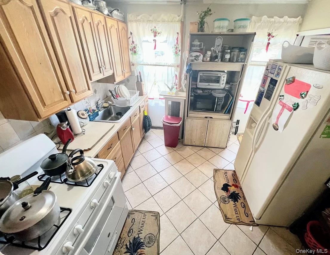 19027 109th Road, Saint Albans, NY 11412