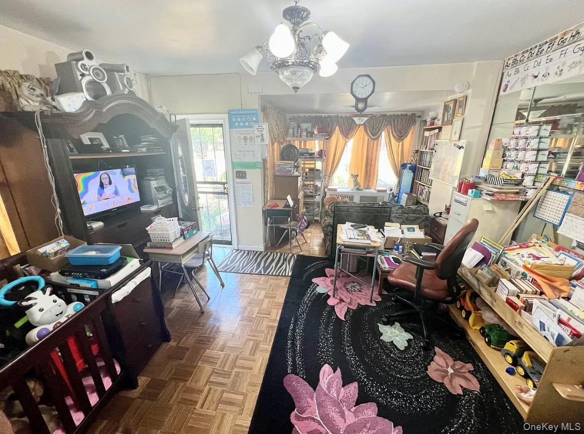 19027 109th Road, Saint Albans, NY 11412