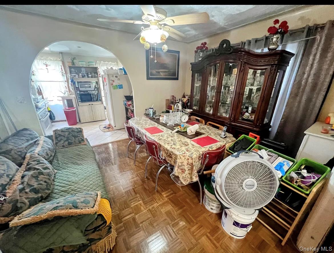 19027 109th Road, Saint Albans, NY 11412