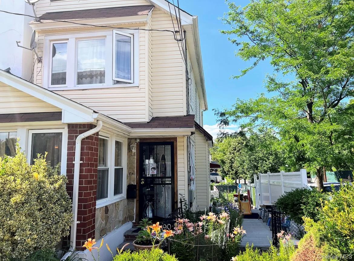 19027 109th Road, Saint Albans, NY 11412