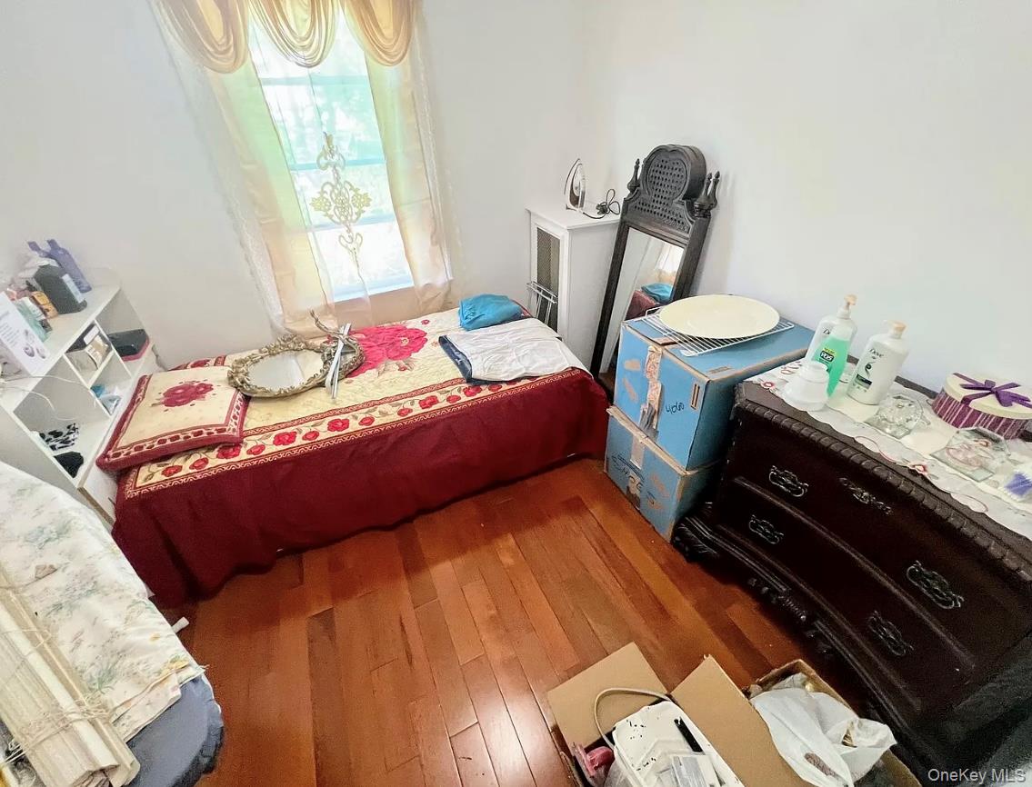 19027 109th Road, Saint Albans, NY 11412