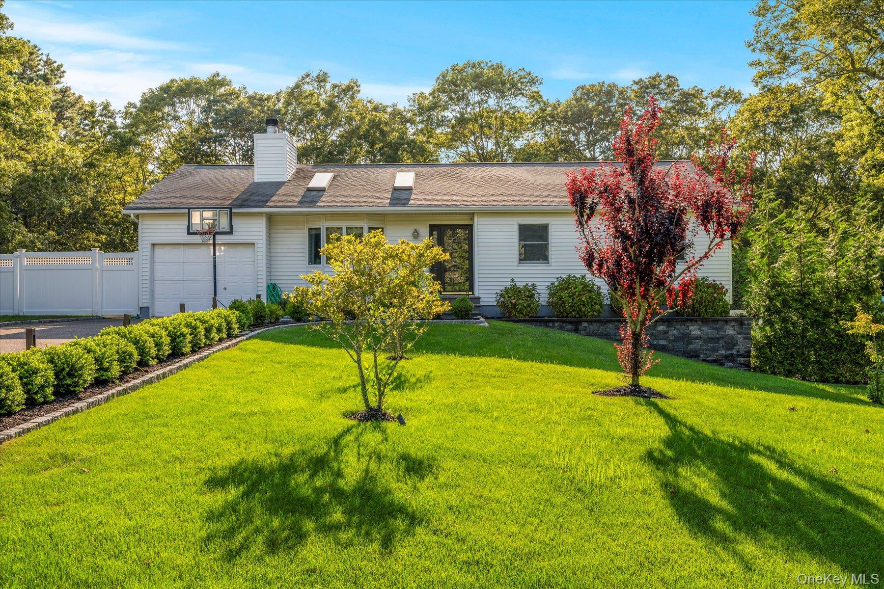 27 Bittersweet South Extension, Hampton Bays, NY 11946