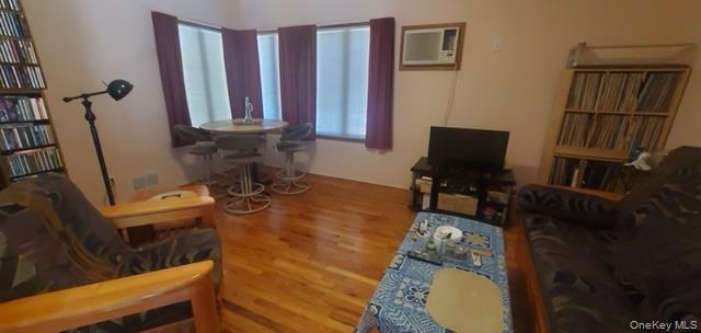 10 W 22nd Street, Huntington Station, NY 11746