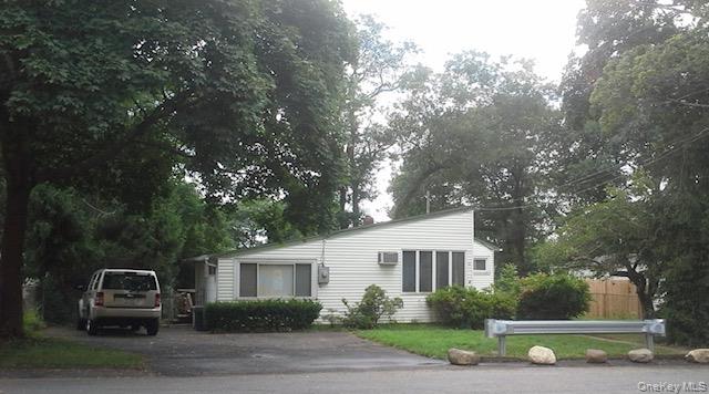 10 W 22nd Street, Huntington Station, NY 11746