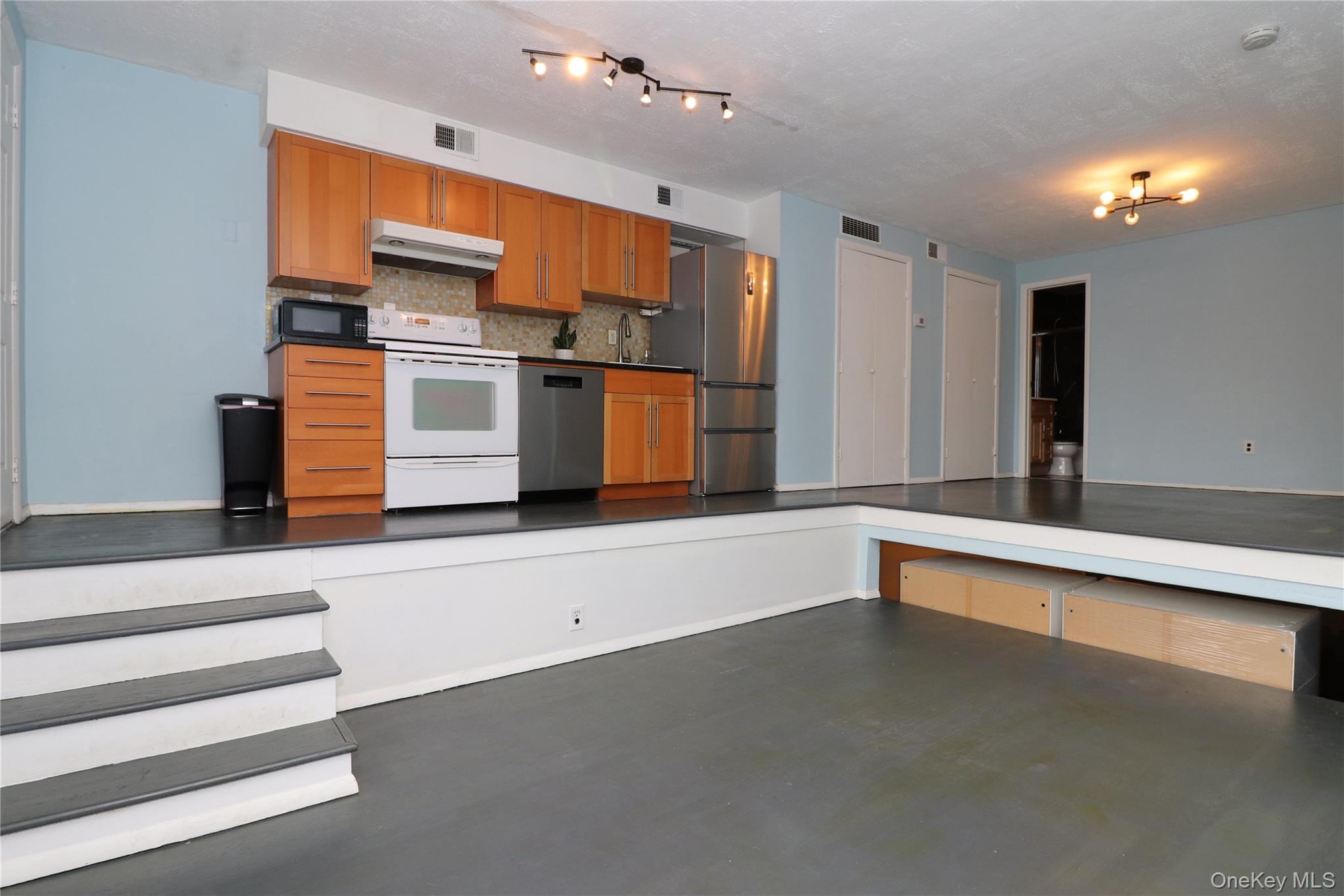 200 Hilton Avenue # 55, Hempstead, NY 11550