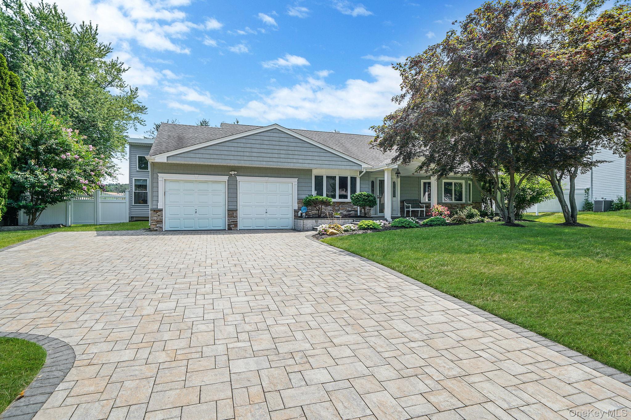 68 Steven Place, Smithtown, NY 11787