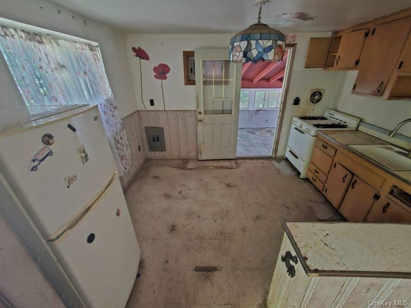 51 Shore Road, Hampton Bays, NY 11946