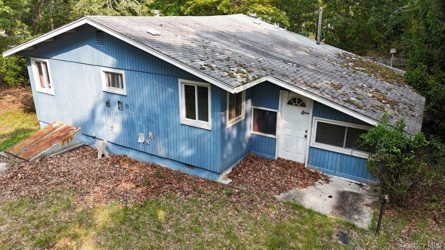 51 Shore Road, Hampton Bays, NY 11946