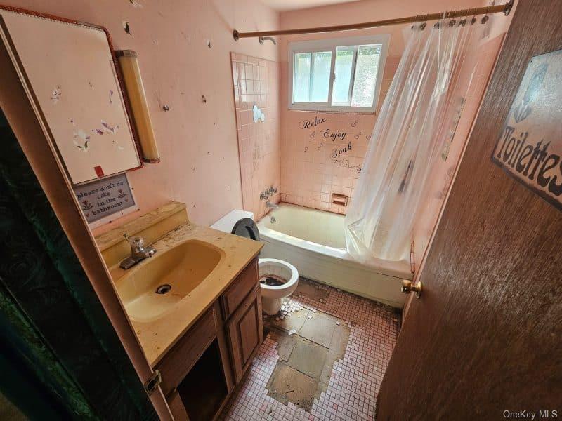 51 Shore Road, Hampton Bays, NY 11946