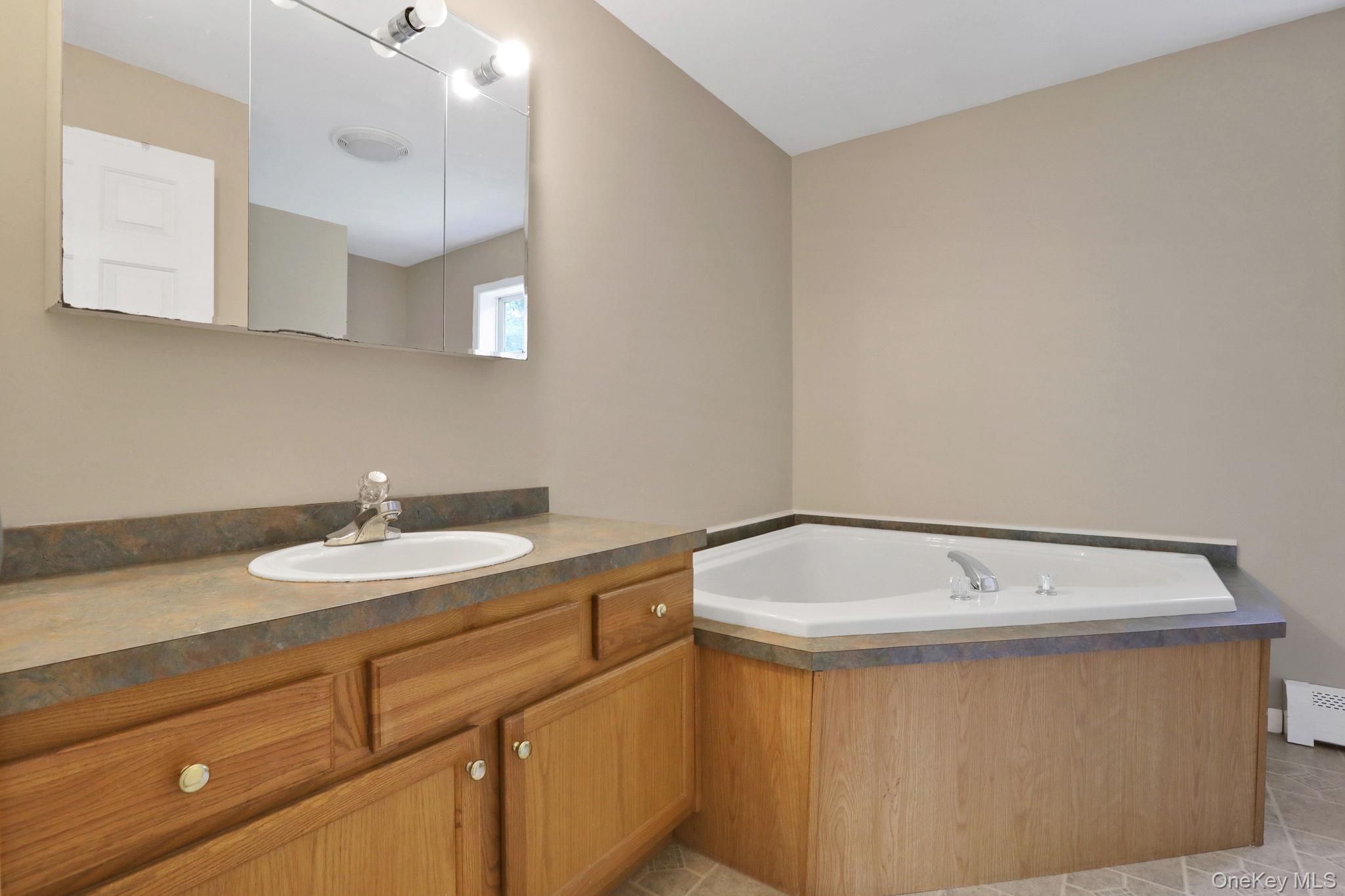 10 Lairds Court, Cairo, NY 12413