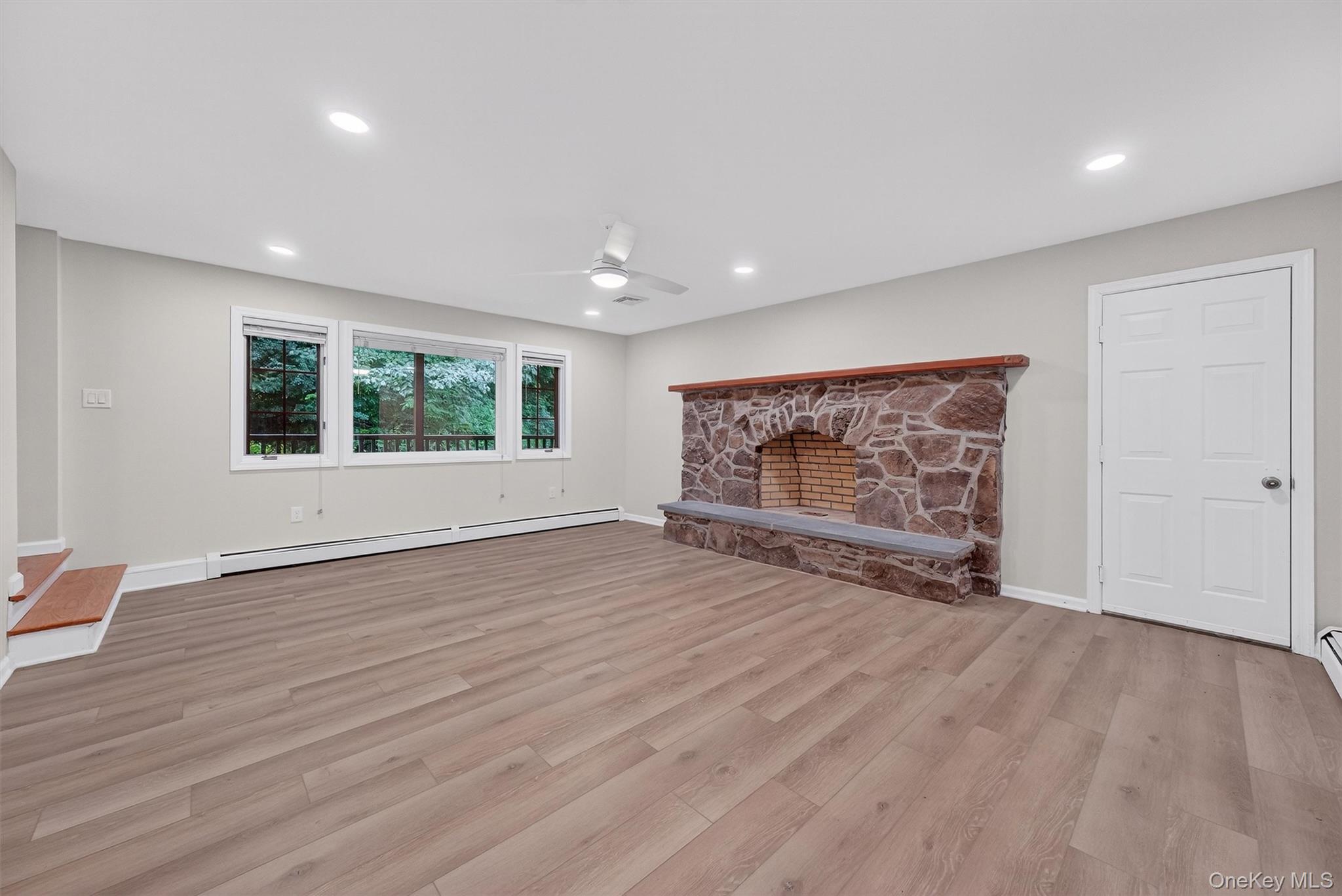 16 Flag Lane, Campbell Hall, NY 10916