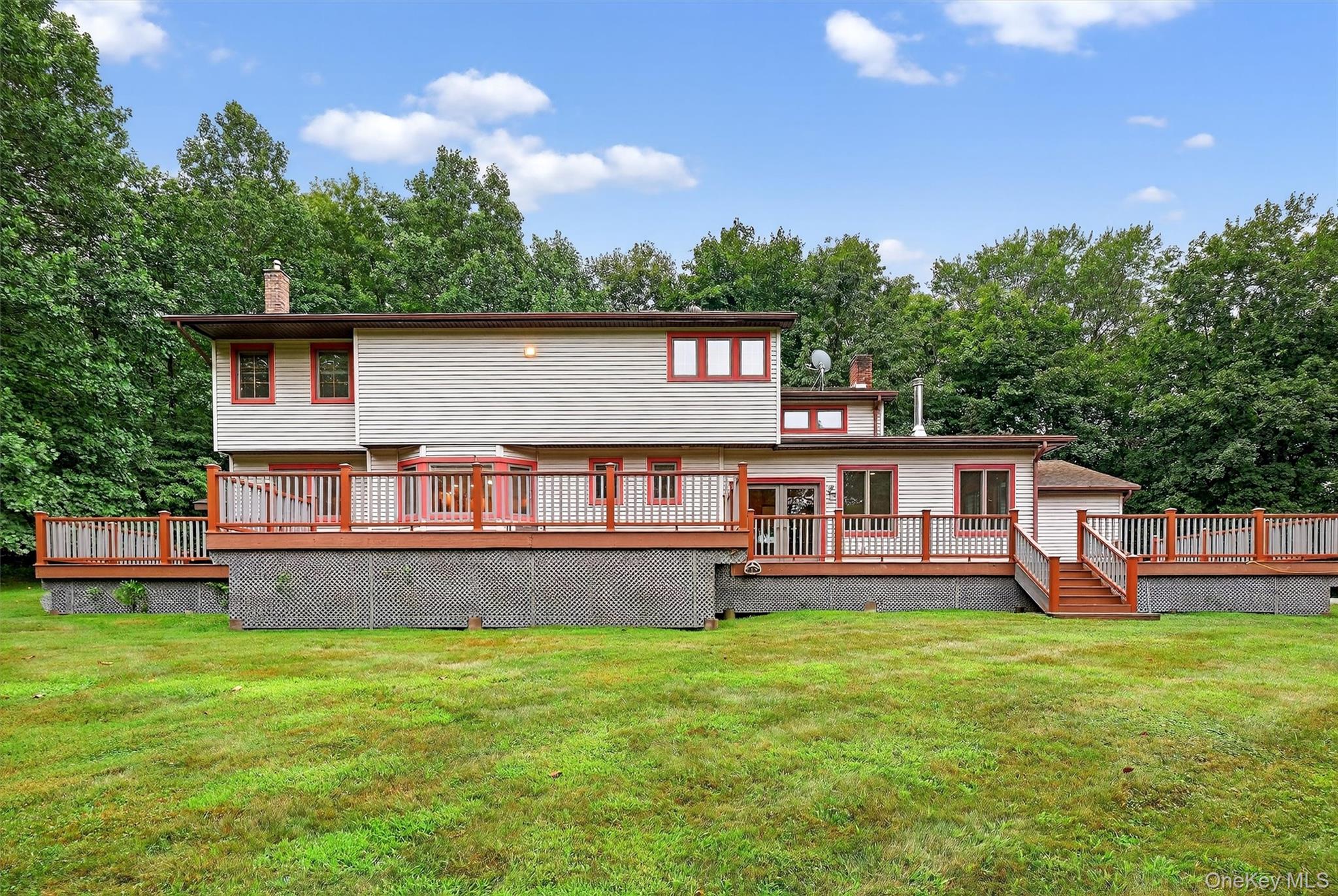 16 Flag Lane, Campbell Hall, NY 10916