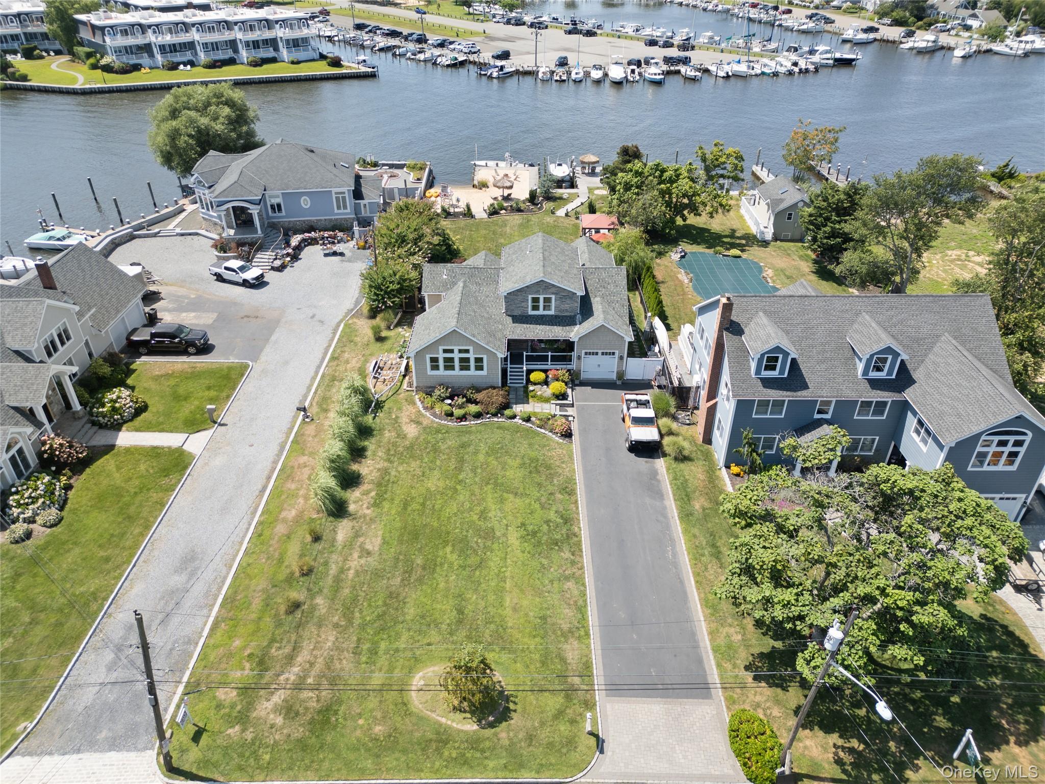 234 W Islip Road, West Islip, NY 11795