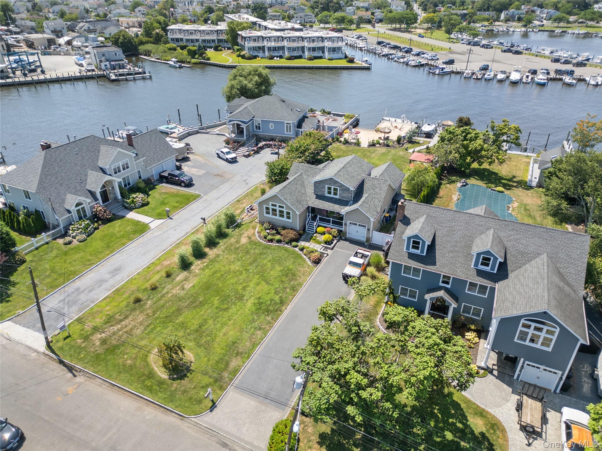 234 W Islip Road, West Islip, NY 11795