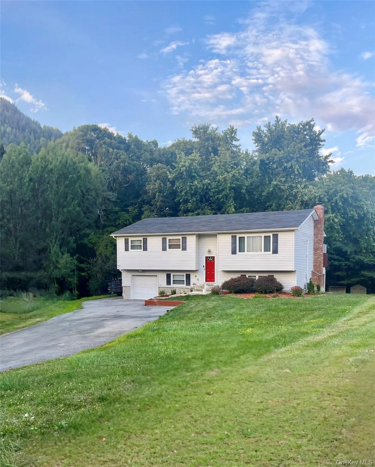 93 Rolling Meadows Road, Middletown, NY 10940