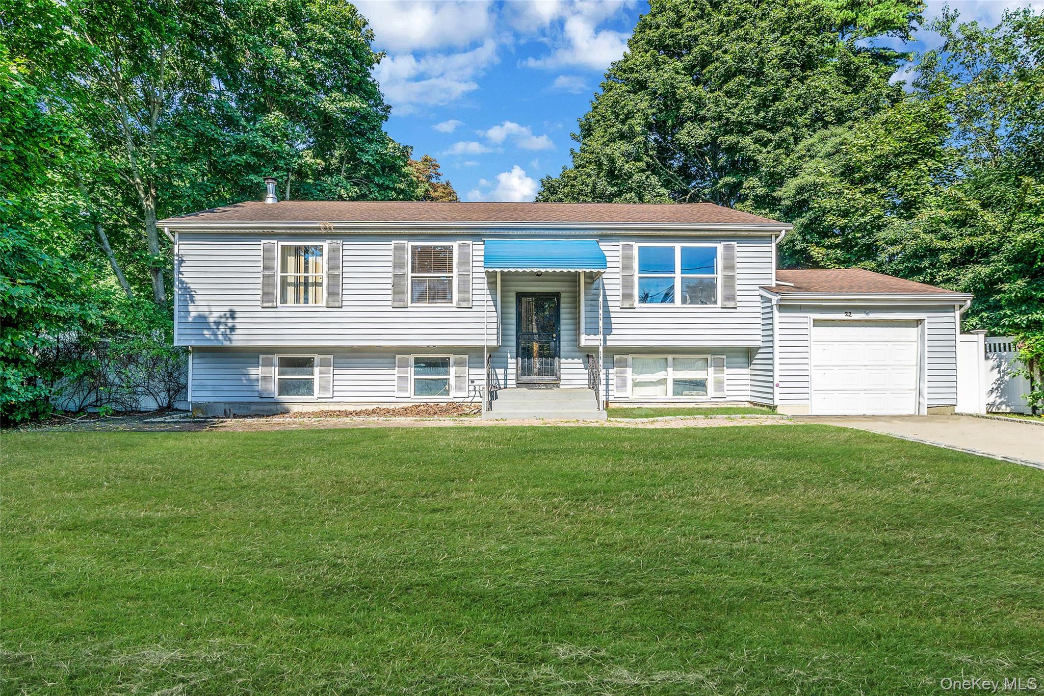 32 Grant Avenue, Brentwood, NY 11717