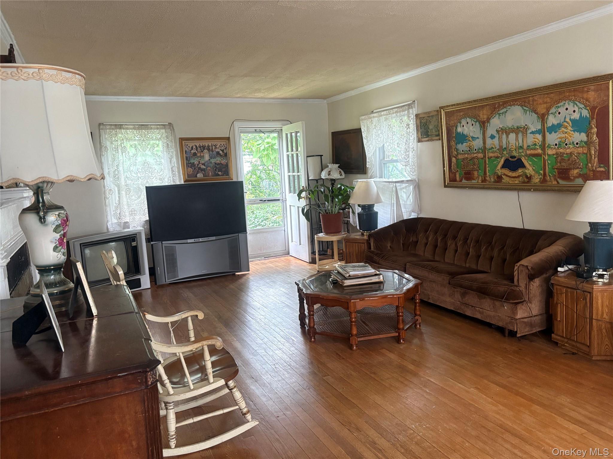 35 W Raymond Avenue, Roosevelt, NY 11575