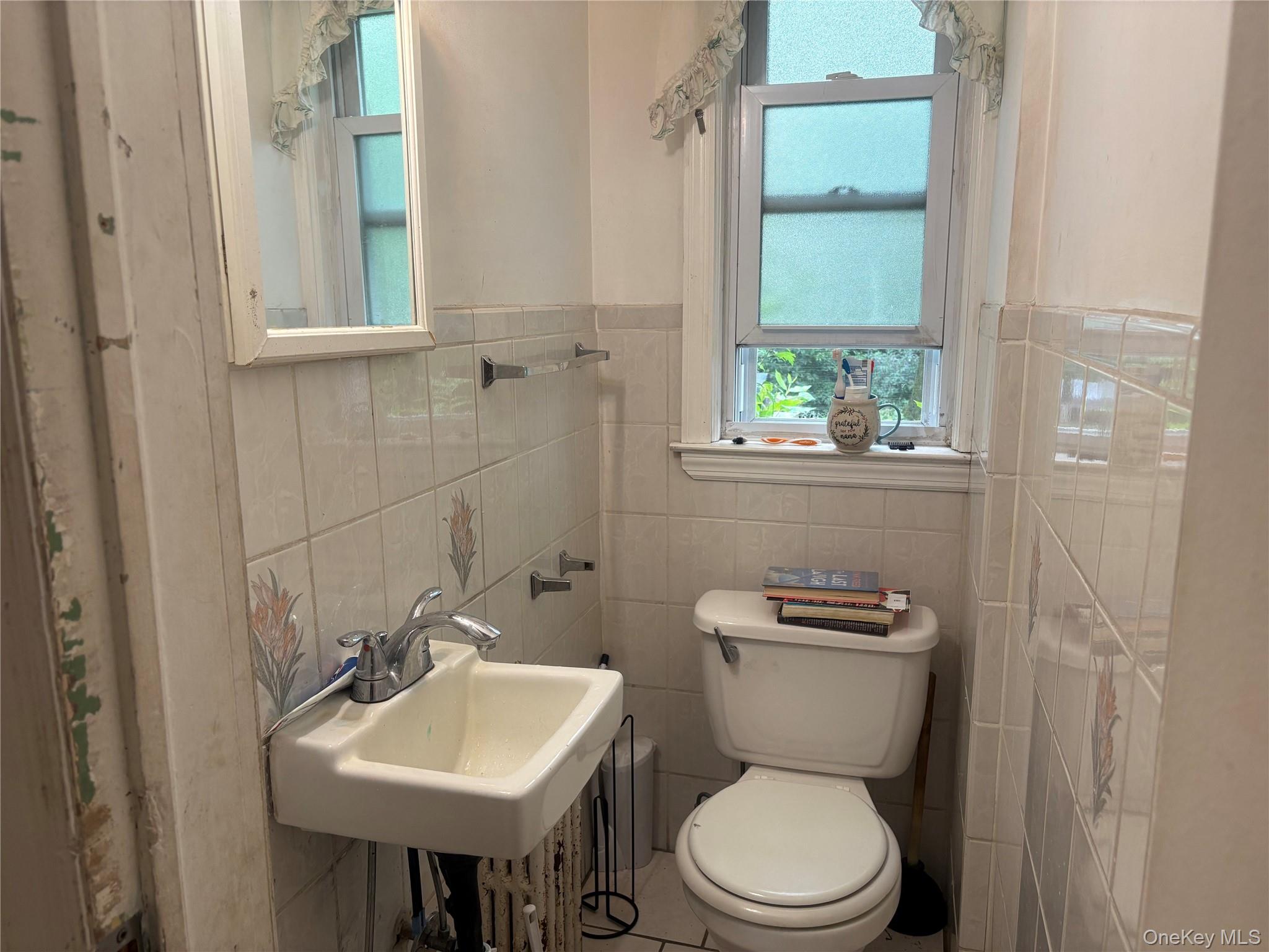 35 W Raymond Avenue, Roosevelt, NY 11575