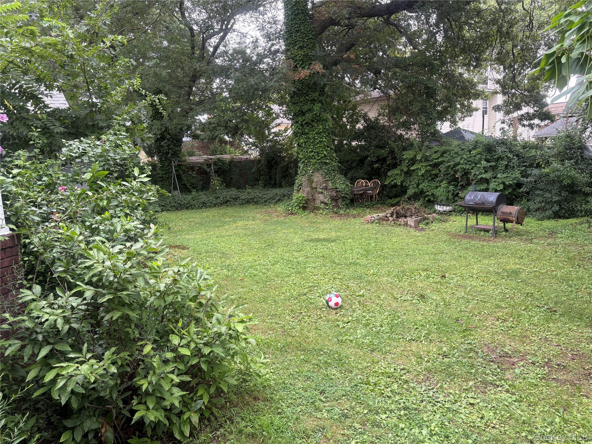 35 W Raymond Avenue, Roosevelt, NY 11575