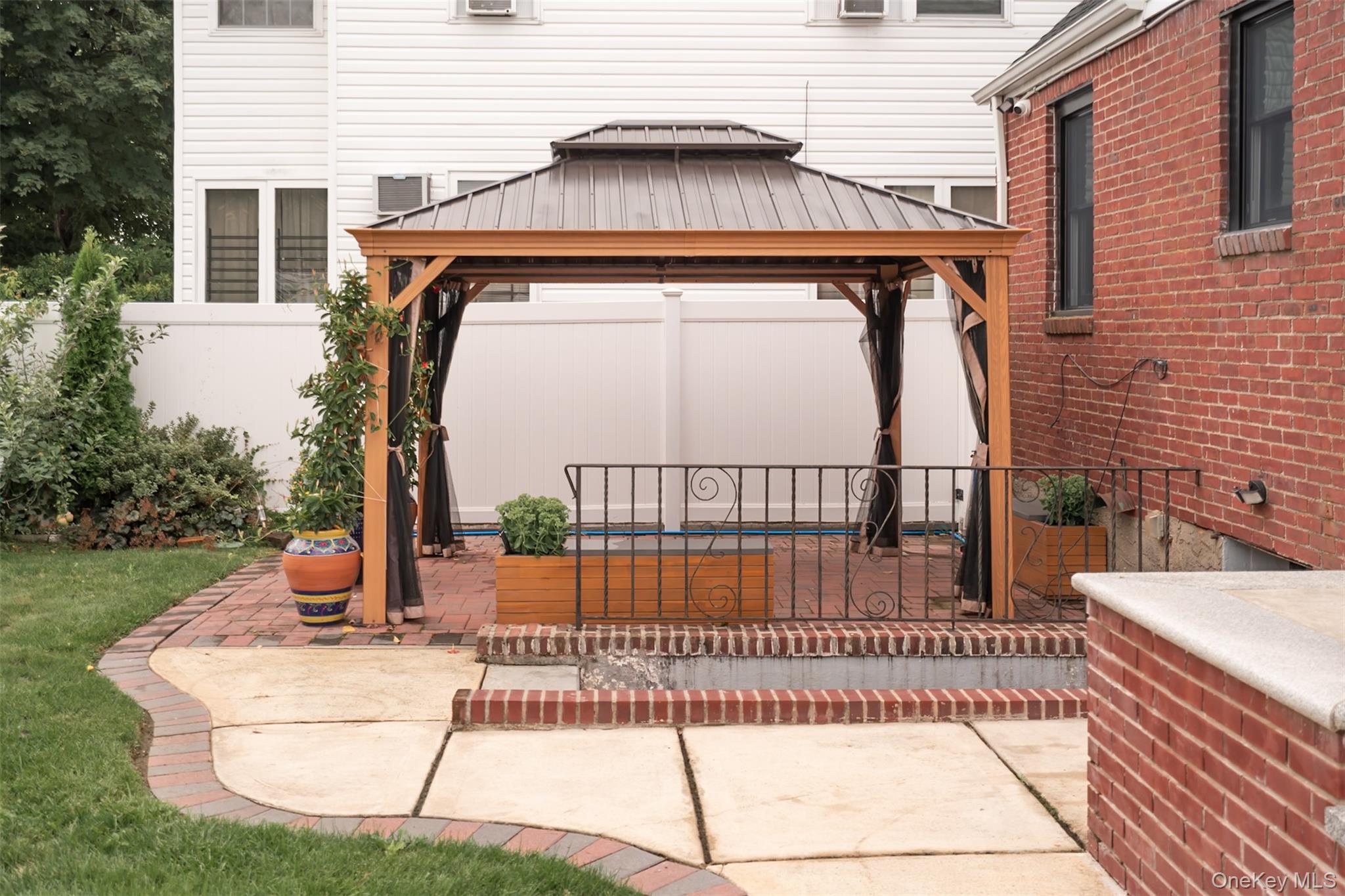 12043 194th Street, Saint Albans, NY 11412