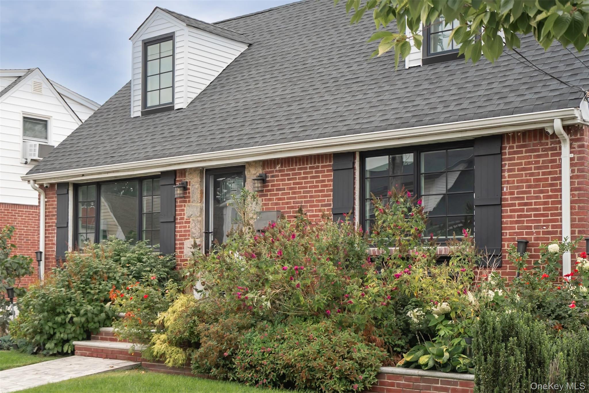 12043 194th Street, Saint Albans, NY 11412