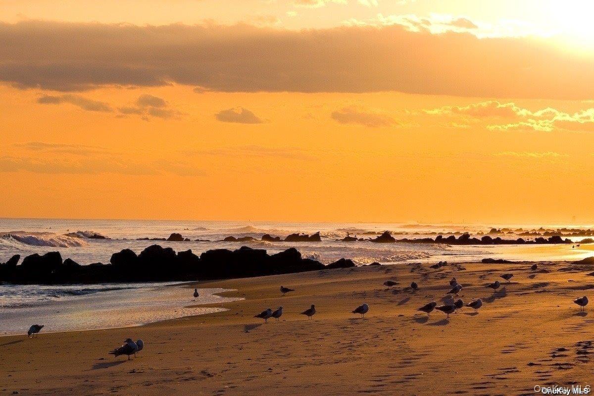 340 East Pine Street, Long Beach, NY 11561