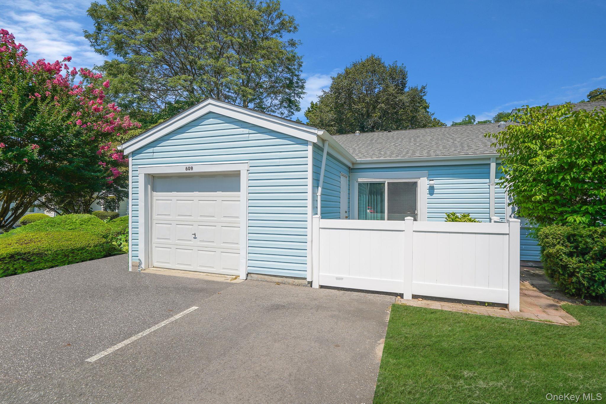 609 Bentley Court # 609, Saint James, NY 11780