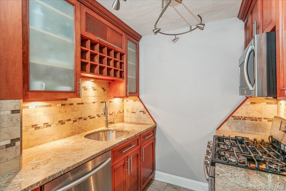 17-85 215th Street # 9L, Bayside, NY 11360