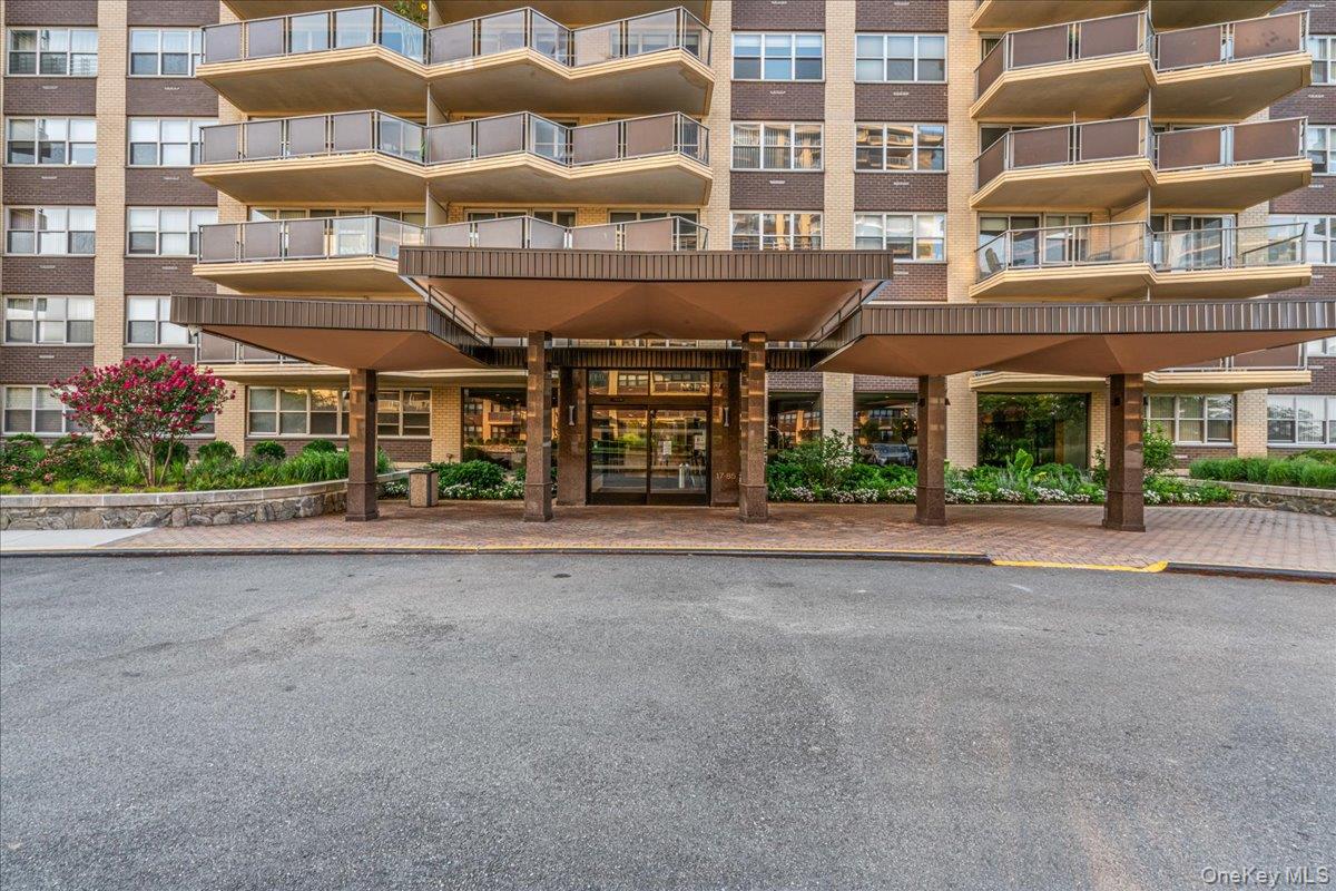 17-85 215th Street # 9L, Bayside, NY 11360