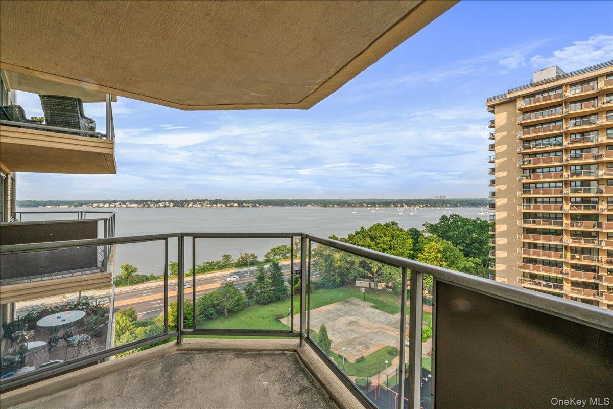 17-85 215th Street # 9L, Bayside, NY 11360