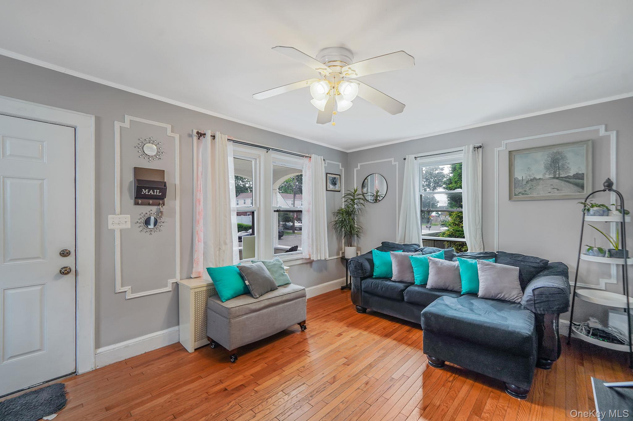 34 Belford Avenue, Bay Shore, NY 11706