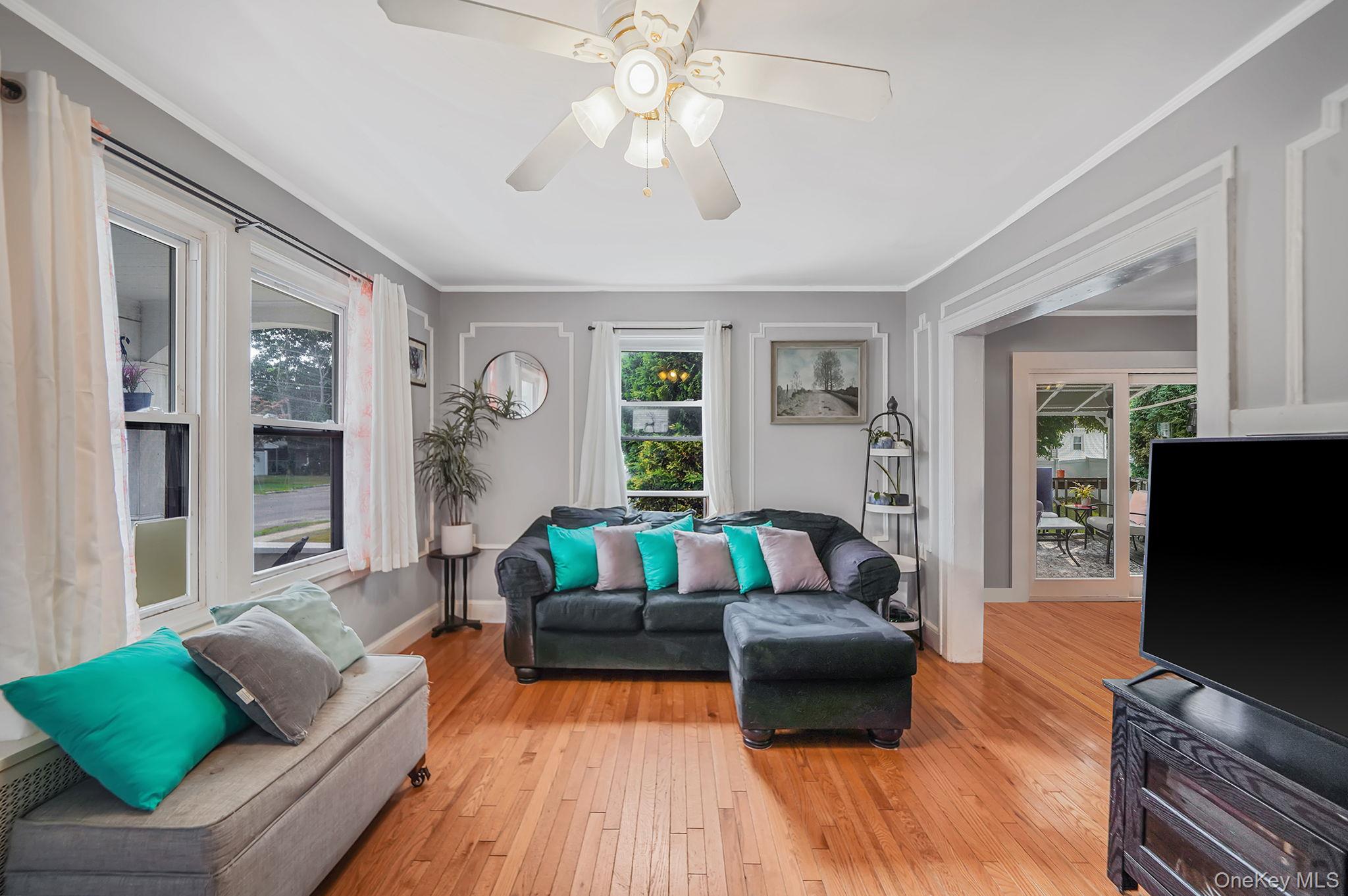 34 Belford Avenue, Bay Shore, NY 11706