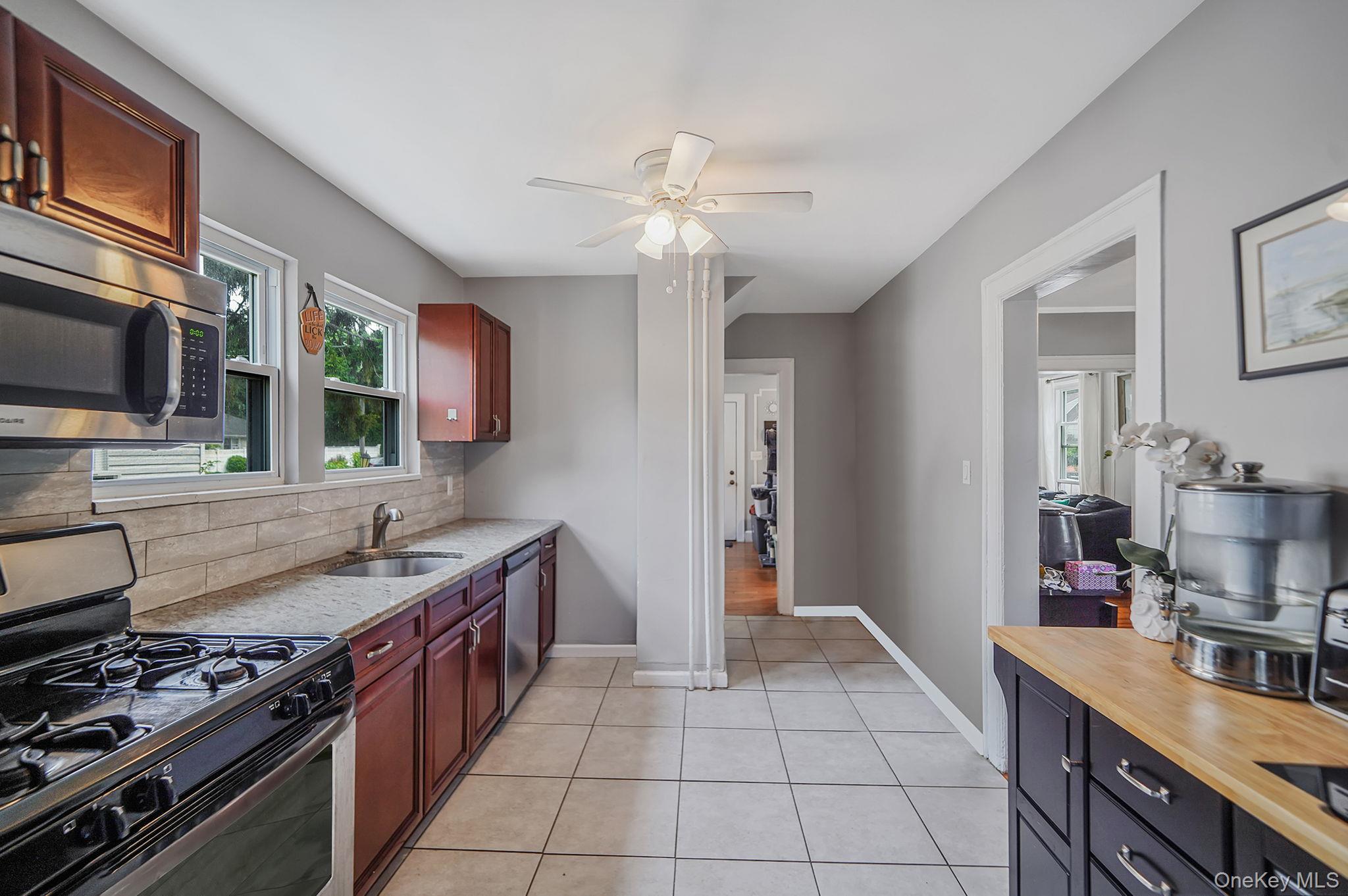 34 Belford Avenue, Bay Shore, NY 11706