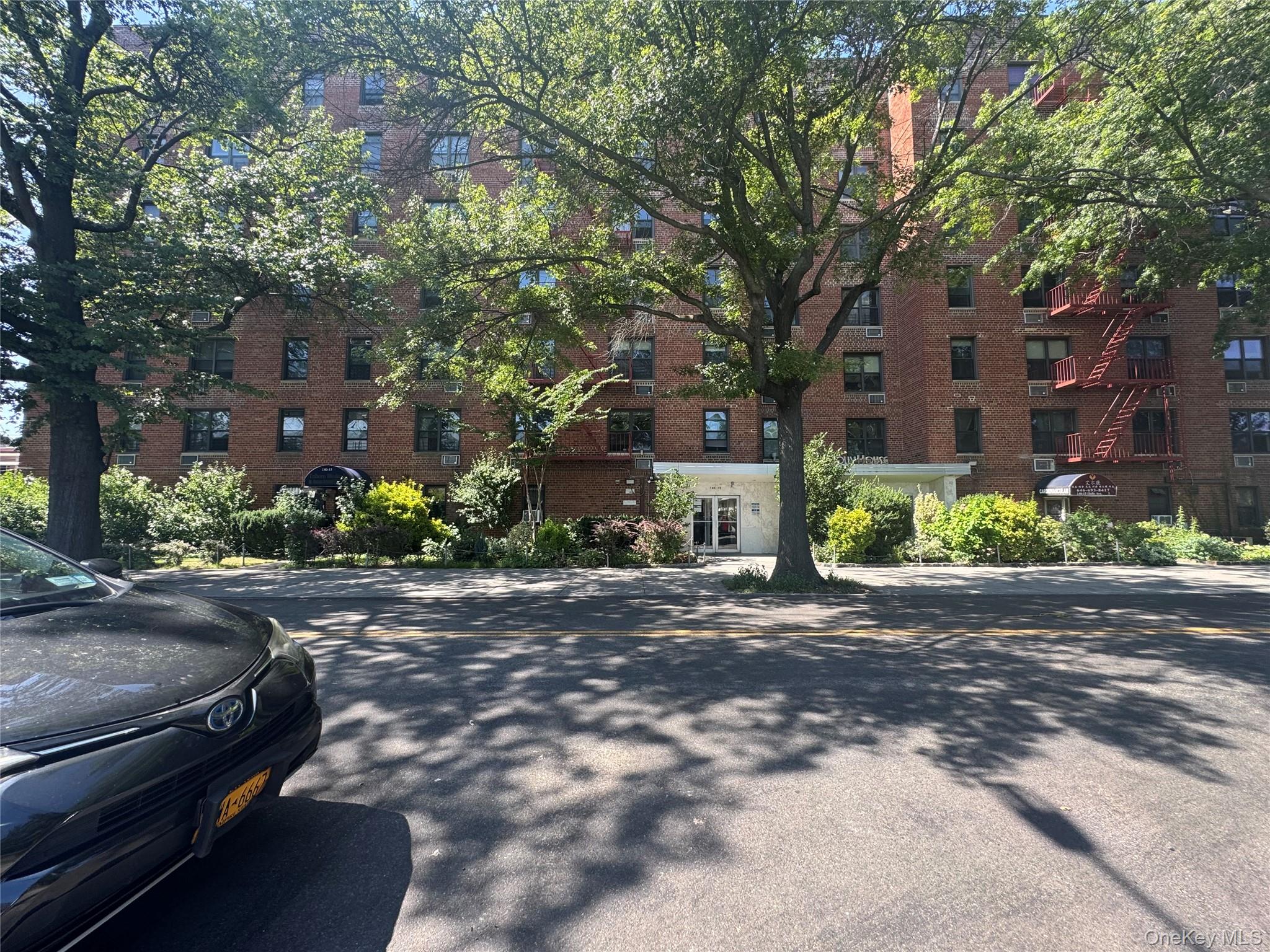 140-15 Holly Avenue # 2M, Flushing, NY 11355