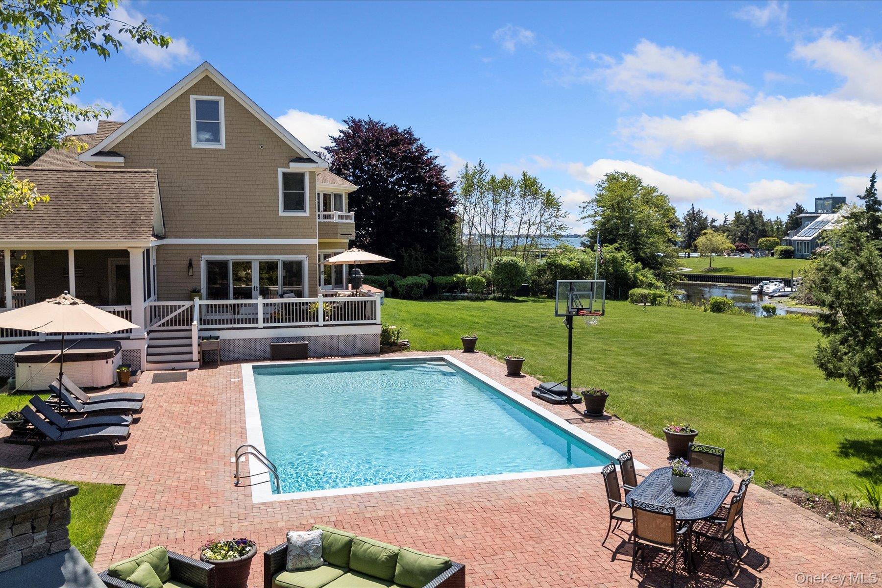 5 Woodcock Lane, Remsenburg, NY 11960